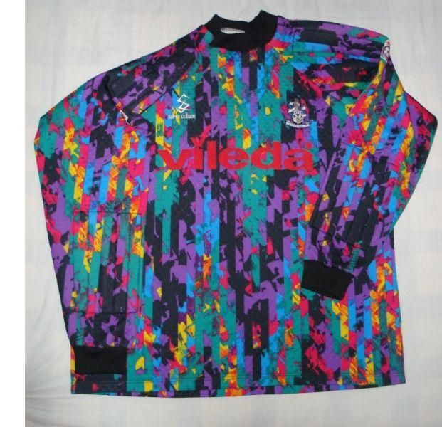 Lelijk shirt Huddersfield Town keeper