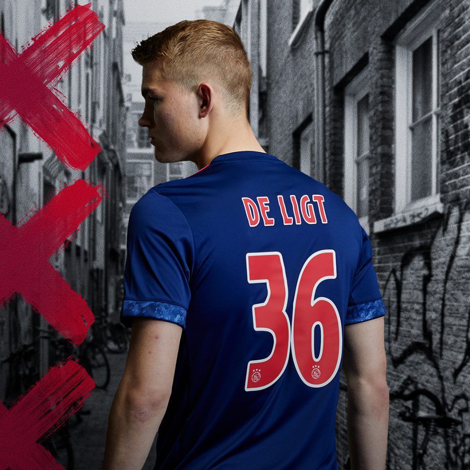 Ajax uitshirt 2017-2018 nieuw seizoen