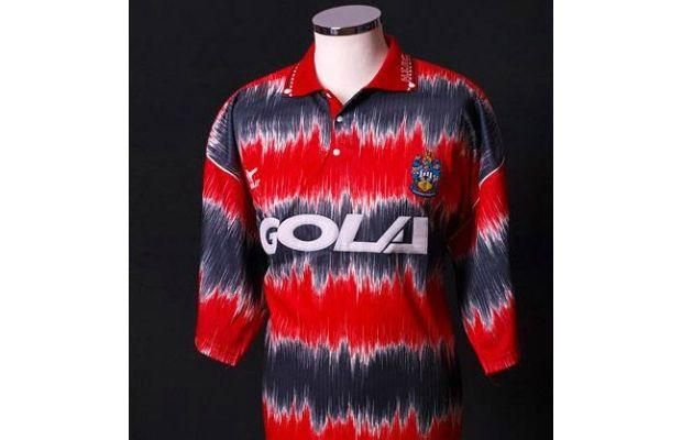 Voetbalshirt lelijk